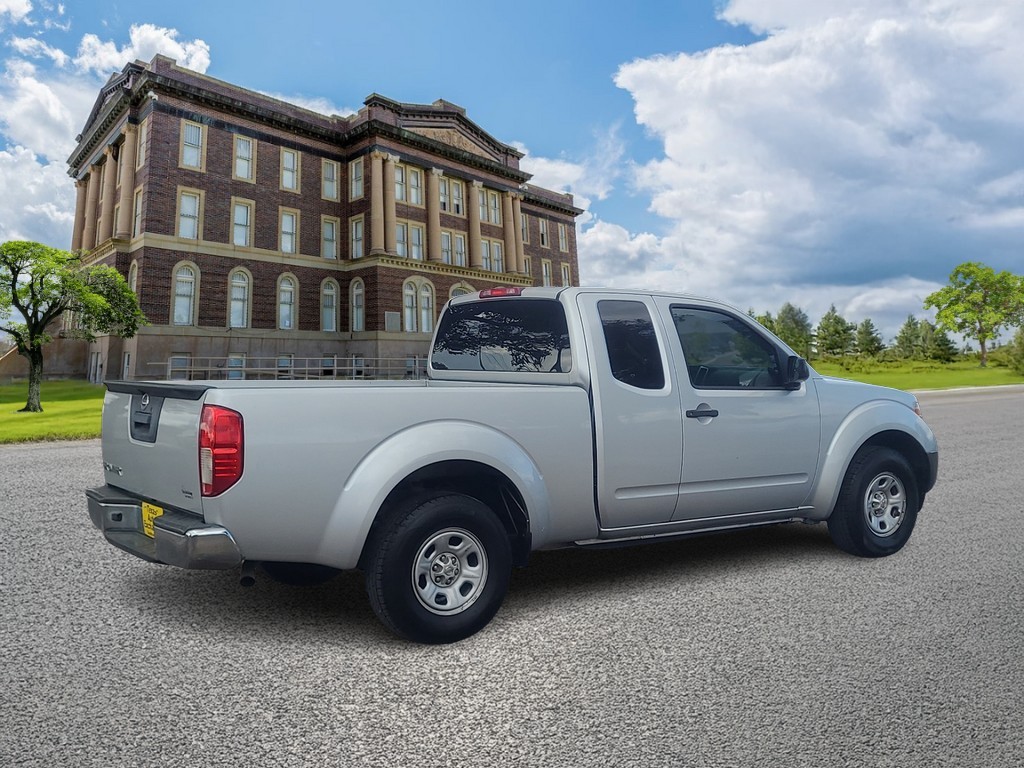 Nissan Frontier Vehicle Full-screen Gallery Image 03