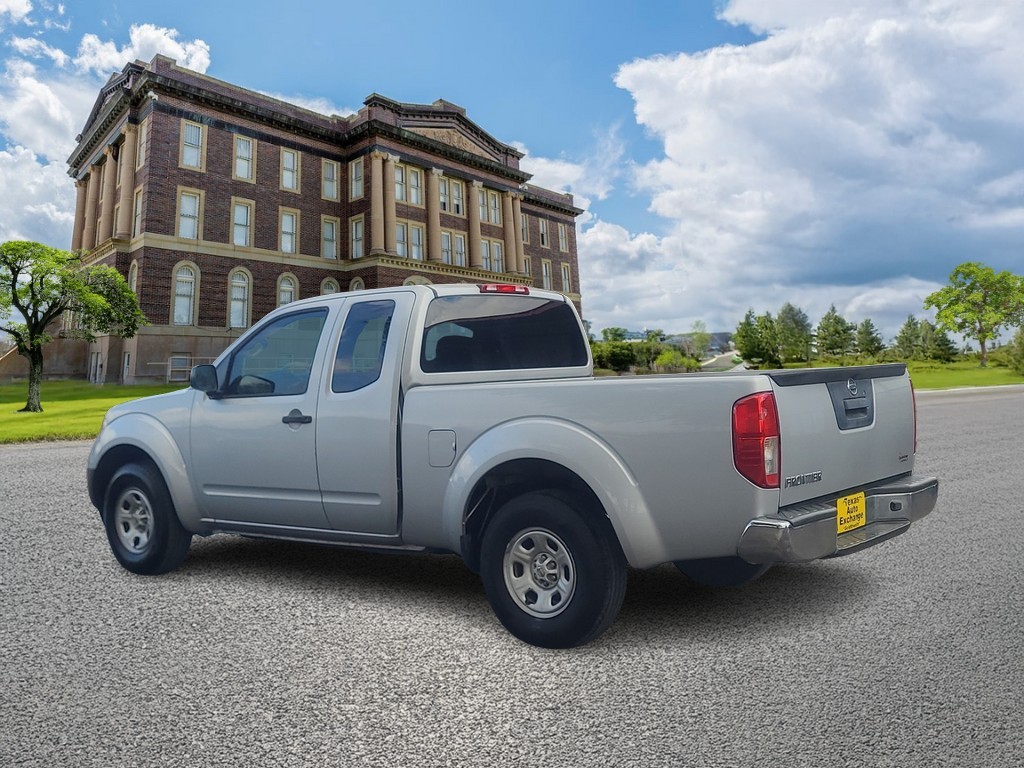 Nissan Frontier Vehicle Full-screen Gallery Image 06