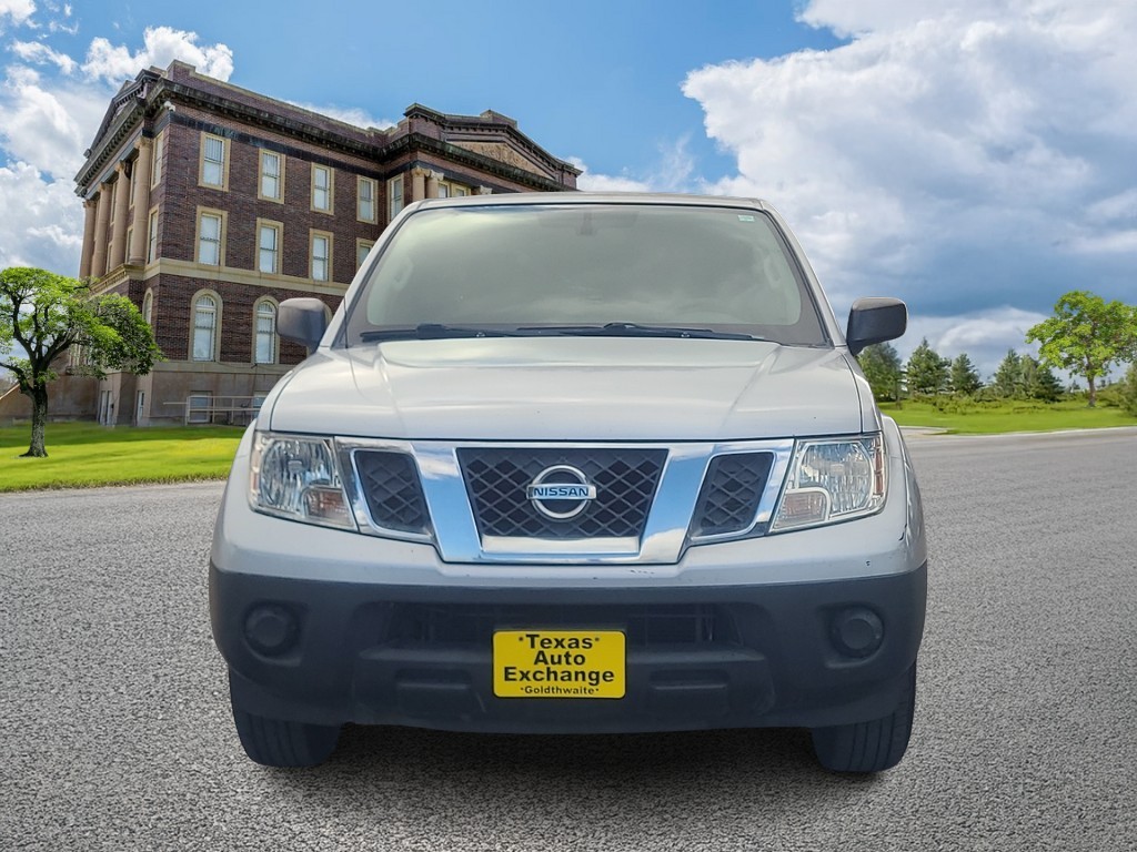 Nissan Frontier Vehicle Full-screen Gallery Image 09