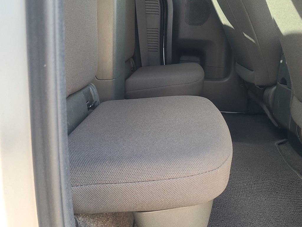 Nissan Frontier Vehicle Full-screen Gallery Image 10