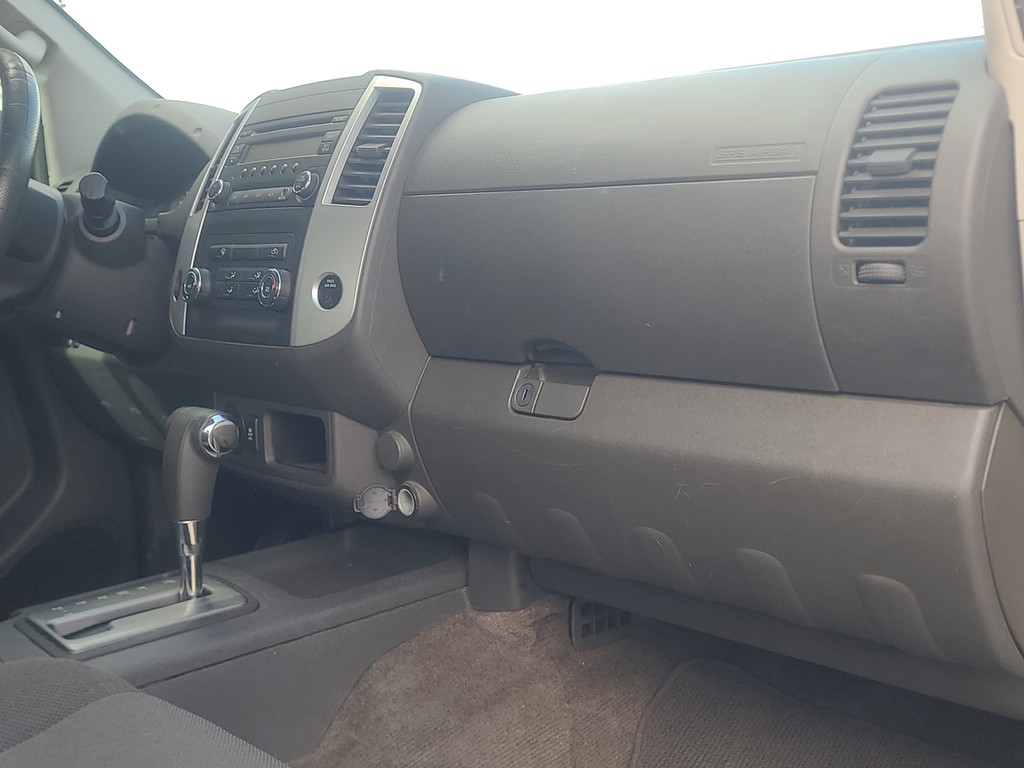 Nissan Frontier Vehicle Full-screen Gallery Image 13