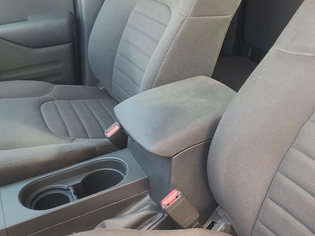 Nissan Frontier Vehicle Full-screen Gallery Image 18