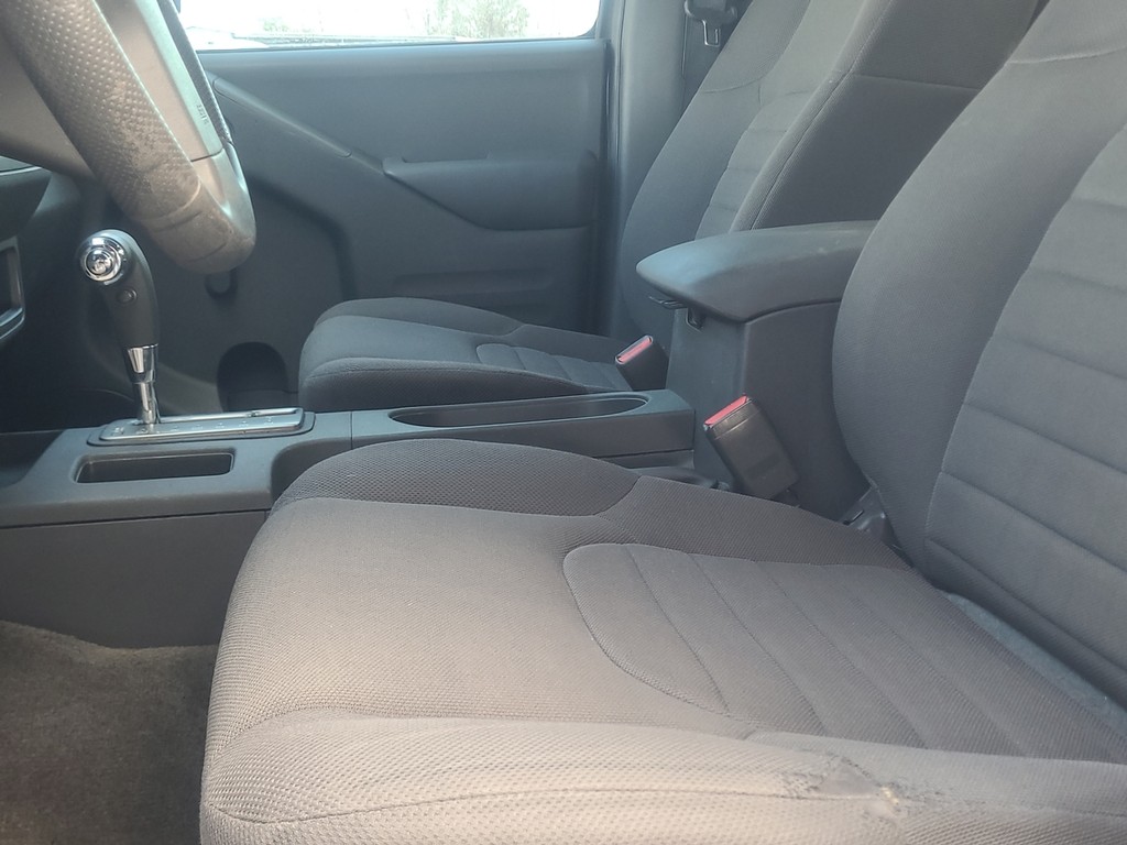 Nissan Frontier Vehicle Full-screen Gallery Image 23