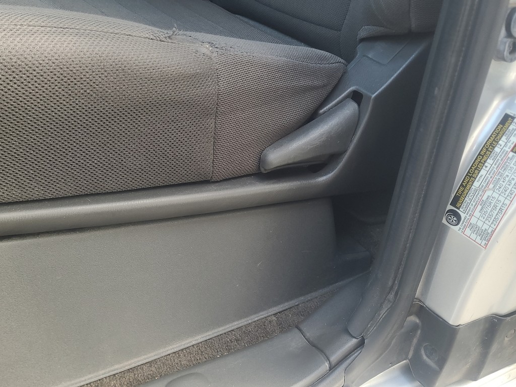 Nissan Frontier Vehicle Full-screen Gallery Image 24