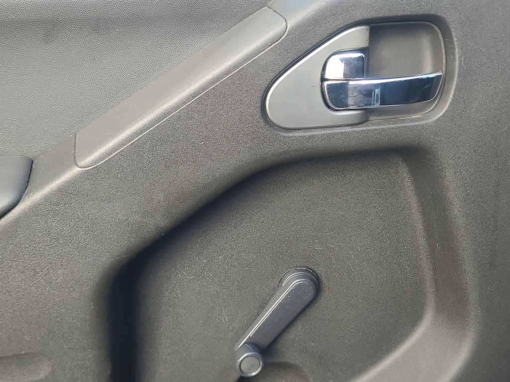 Nissan Frontier Vehicle Full-screen Gallery Image 25