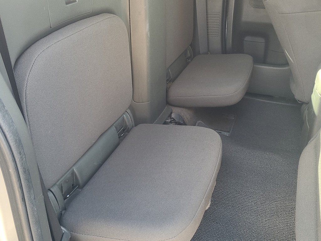 Nissan Frontier Vehicle Full-screen Gallery Image 45