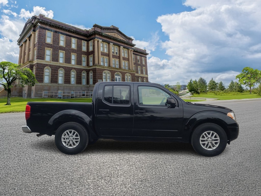 Nissan Frontier Vehicle Image 2