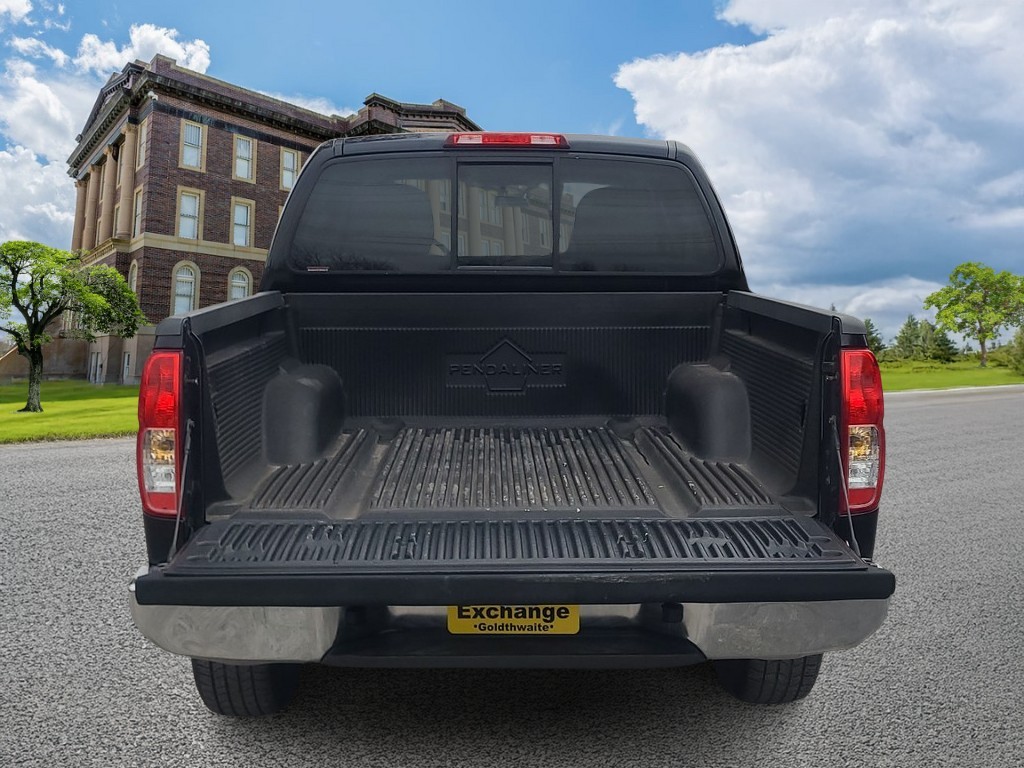 Nissan Frontier Vehicle Image 5