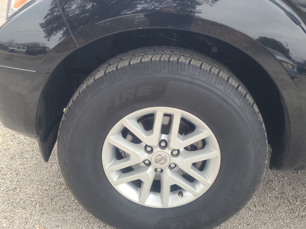 Nissan Frontier Vehicle Image 10