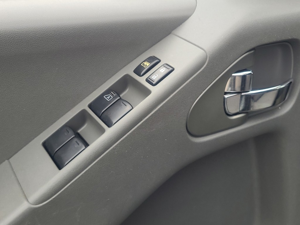 Nissan Frontier Vehicle Image 25