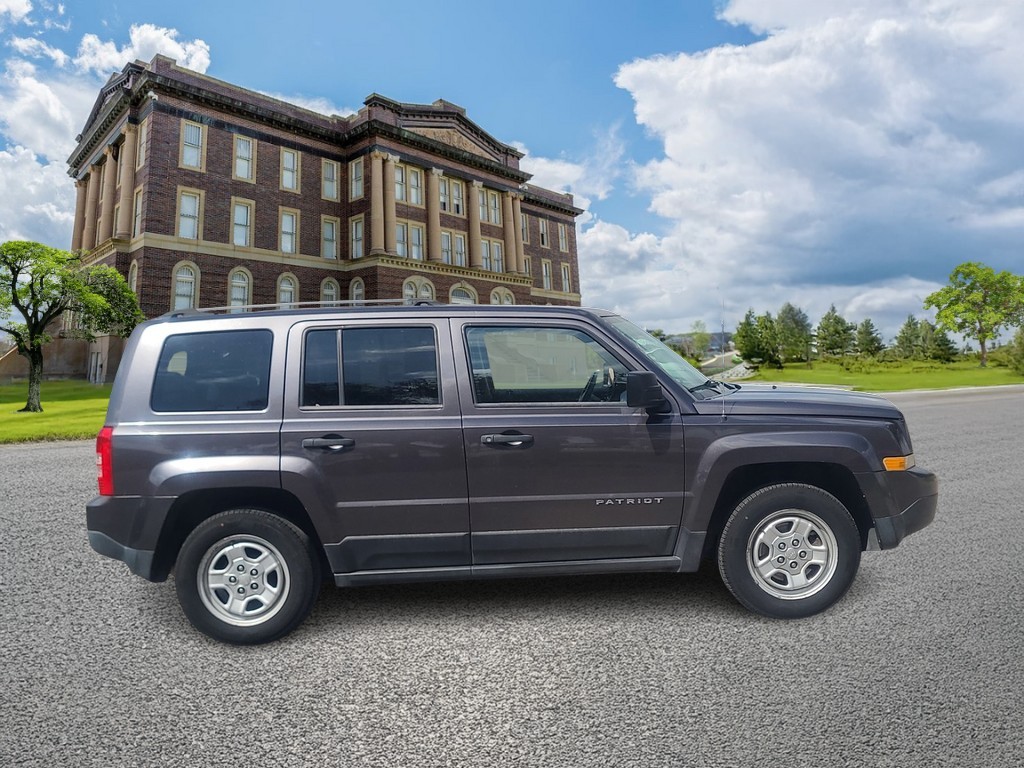 Jeep Patriot Vehicle Full-screen Gallery Image 02