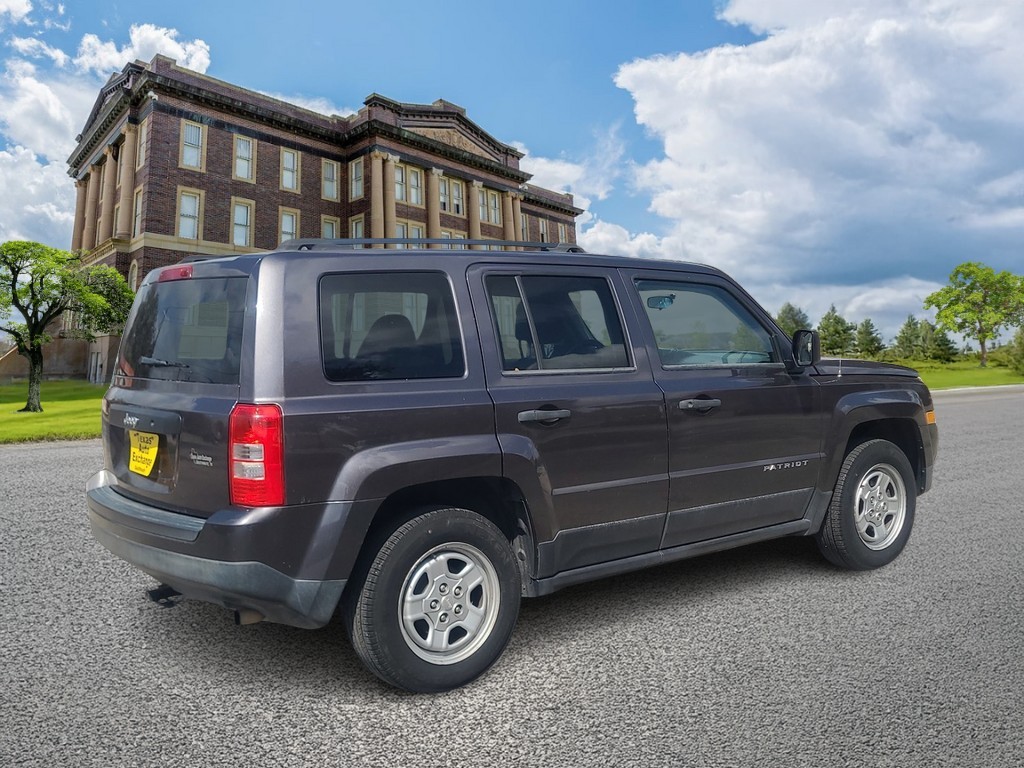 Jeep Patriot Vehicle Full-screen Gallery Image 03