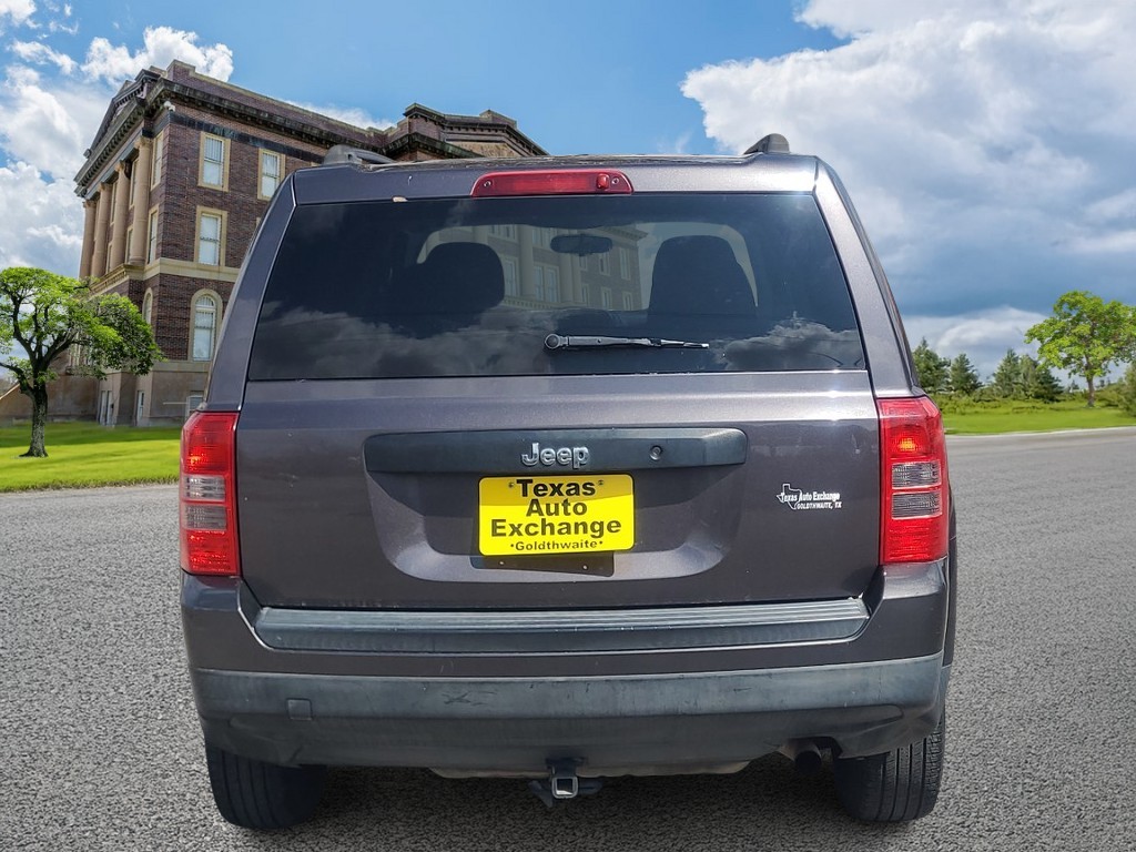 Jeep Patriot Vehicle Full-screen Gallery Image 04