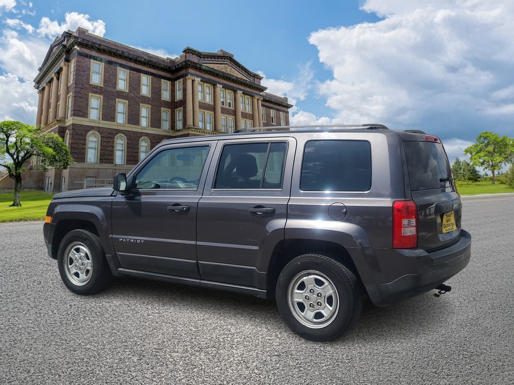 Jeep Patriot Vehicle Full-screen Gallery Image 05