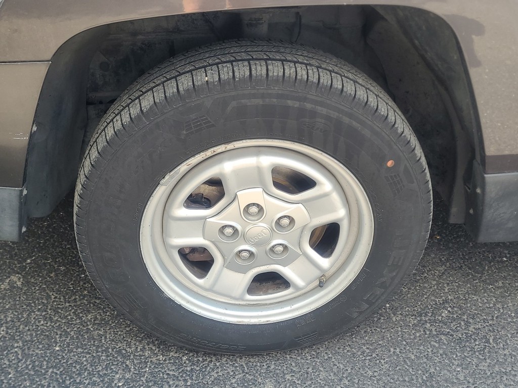 Jeep Patriot Vehicle Full-screen Gallery Image 09