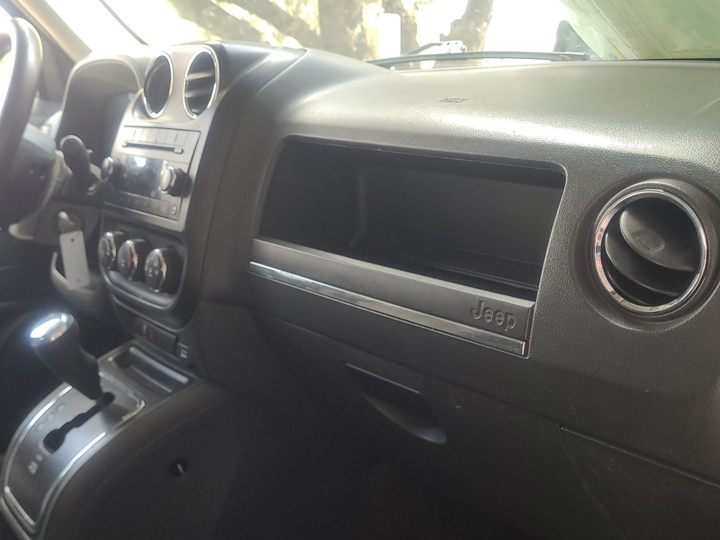 Jeep Patriot Vehicle Full-screen Gallery Image 14
