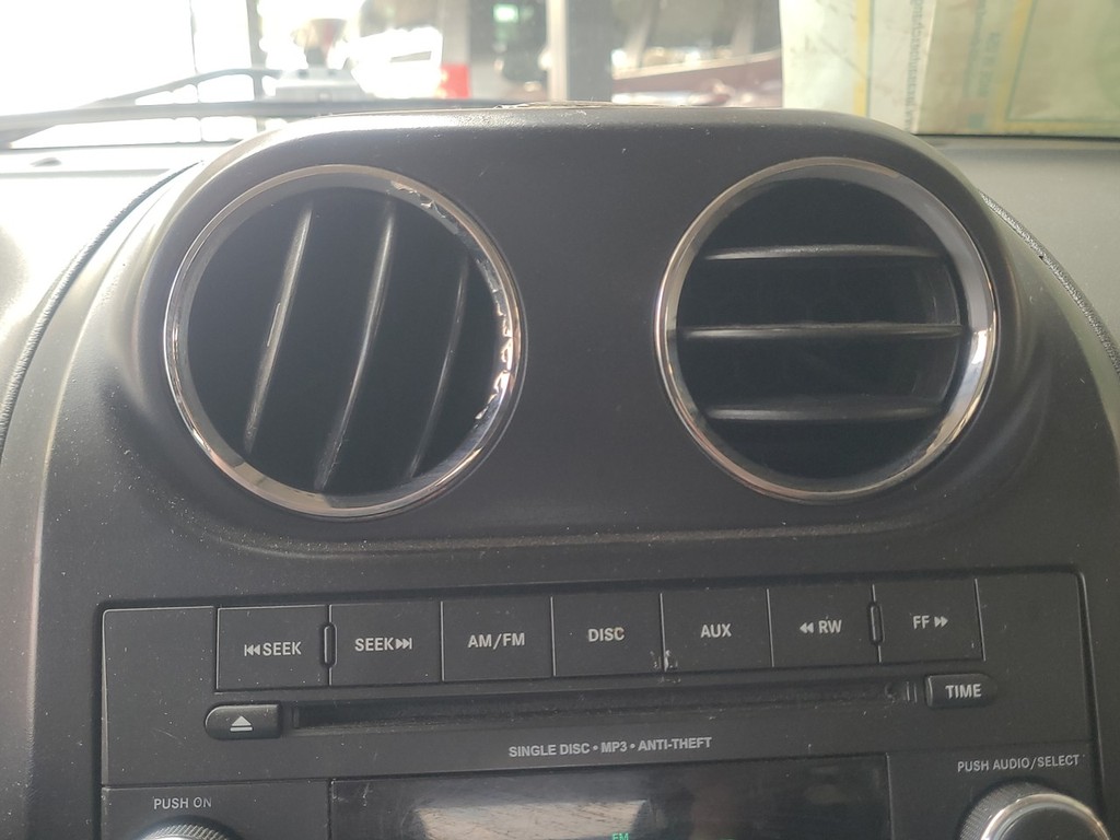 Jeep Patriot Vehicle Full-screen Gallery Image 21