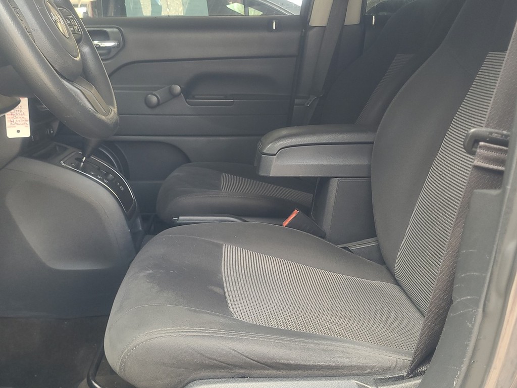 Jeep Patriot Vehicle Full-screen Gallery Image 23