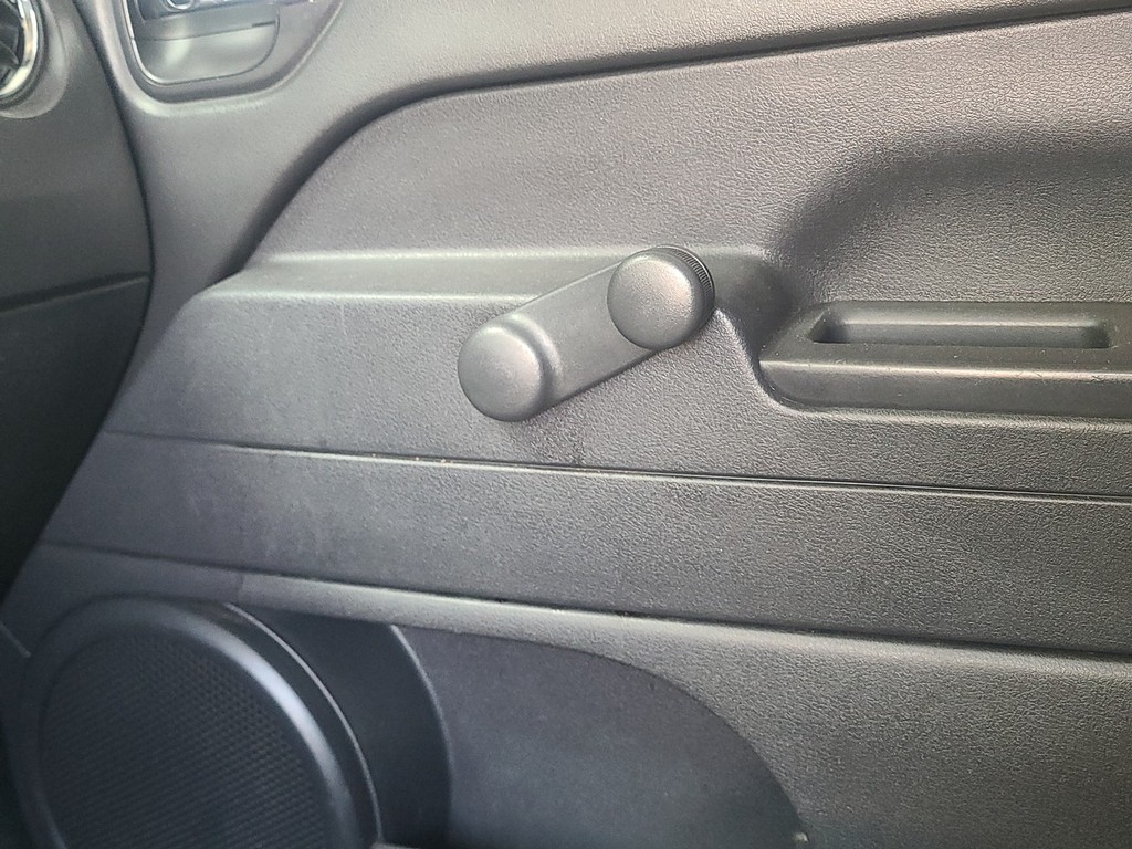 Jeep Patriot Vehicle Full-screen Gallery Image 26