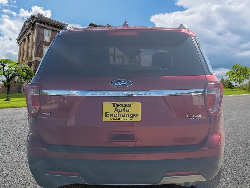 Ford Explorer Vehicle Image 4