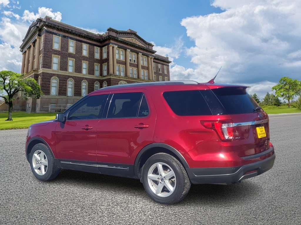 Ford Explorer Vehicle Image 5