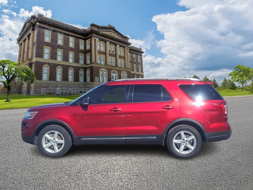 Ford Explorer Vehicle Image 6