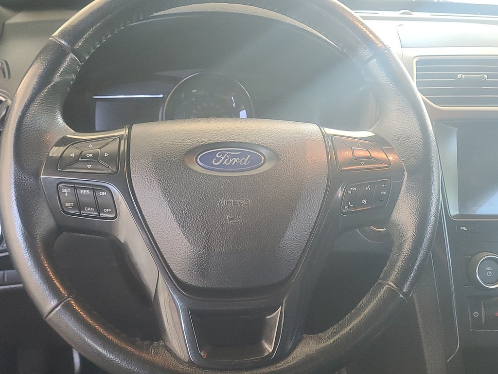 Ford Explorer Vehicle Image 13