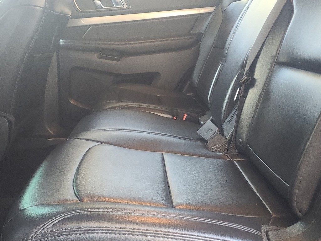 Ford Explorer Vehicle Image 14