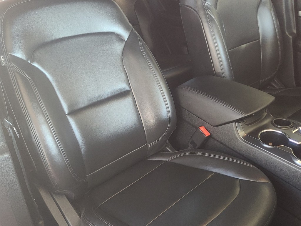 Ford Explorer Vehicle Image 18