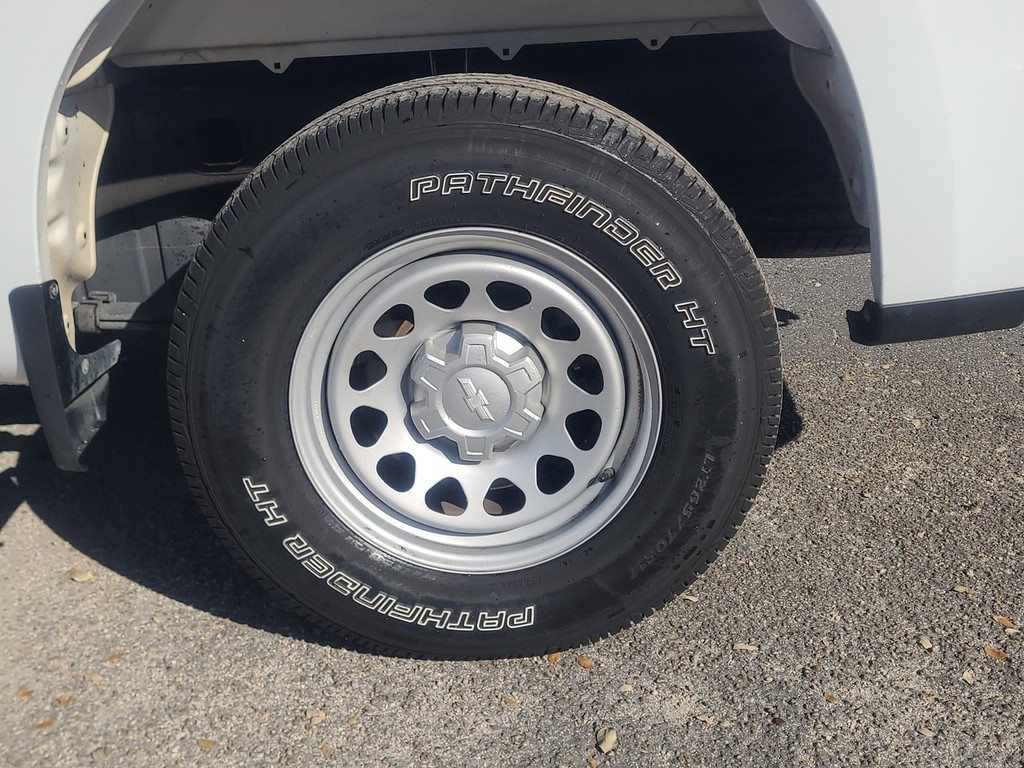 Chevrolet Silverado 1500 Vehicle Full-screen Gallery Image 12