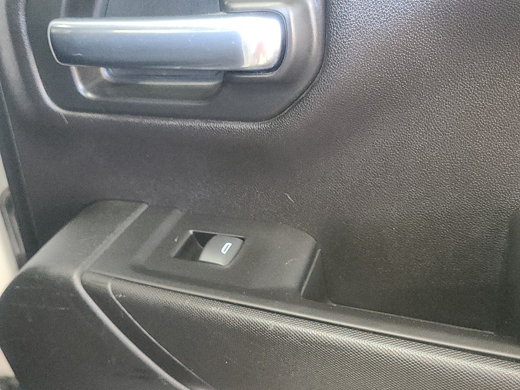 Chevrolet Silverado 1500 Vehicle Full-screen Gallery Image 13