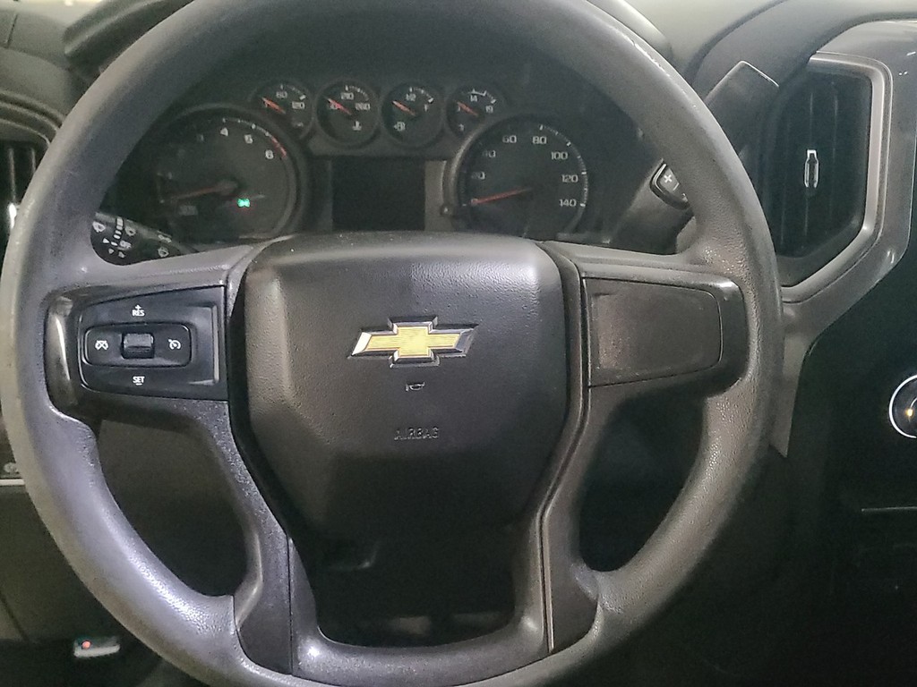 Chevrolet Silverado 1500 Vehicle Full-screen Gallery Image 15