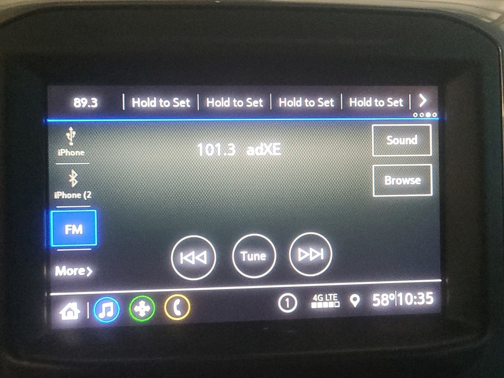 Chevrolet Silverado 1500 Vehicle Full-screen Gallery Image 16