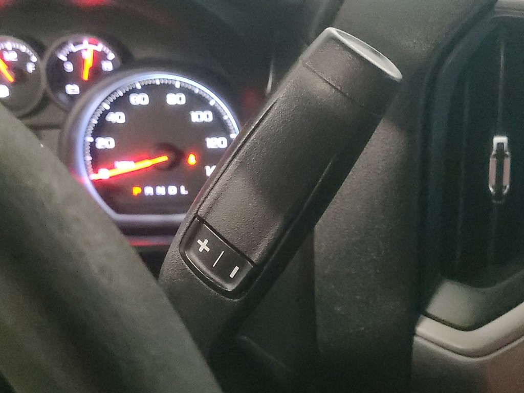 Chevrolet Silverado 1500 Vehicle Full-screen Gallery Image 17