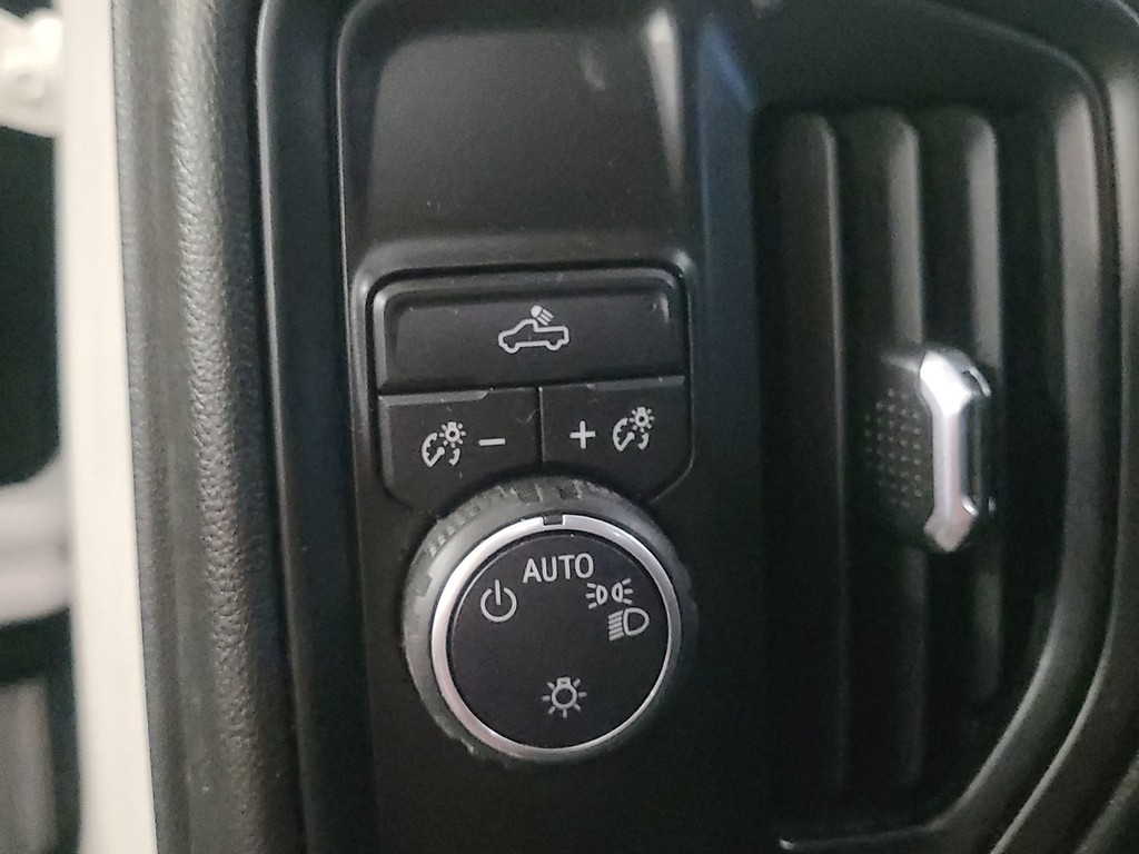 Chevrolet Silverado 1500 Vehicle Full-screen Gallery Image 28