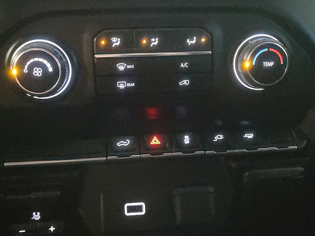 Chevrolet Silverado 1500 Vehicle Full-screen Gallery Image 30