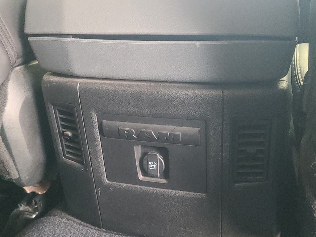 Ram 1500 Vehicle Full-screen Gallery Image 13