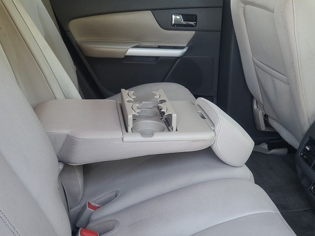 Ford Edge Vehicle Full-screen Gallery Image 09