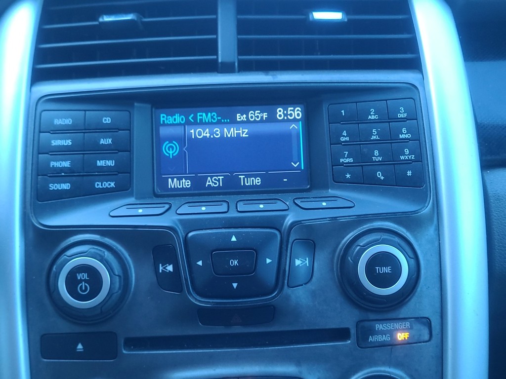 Ford Edge Vehicle Full-screen Gallery Image 14