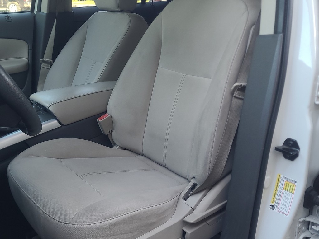 Ford Edge Vehicle Full-screen Gallery Image 18