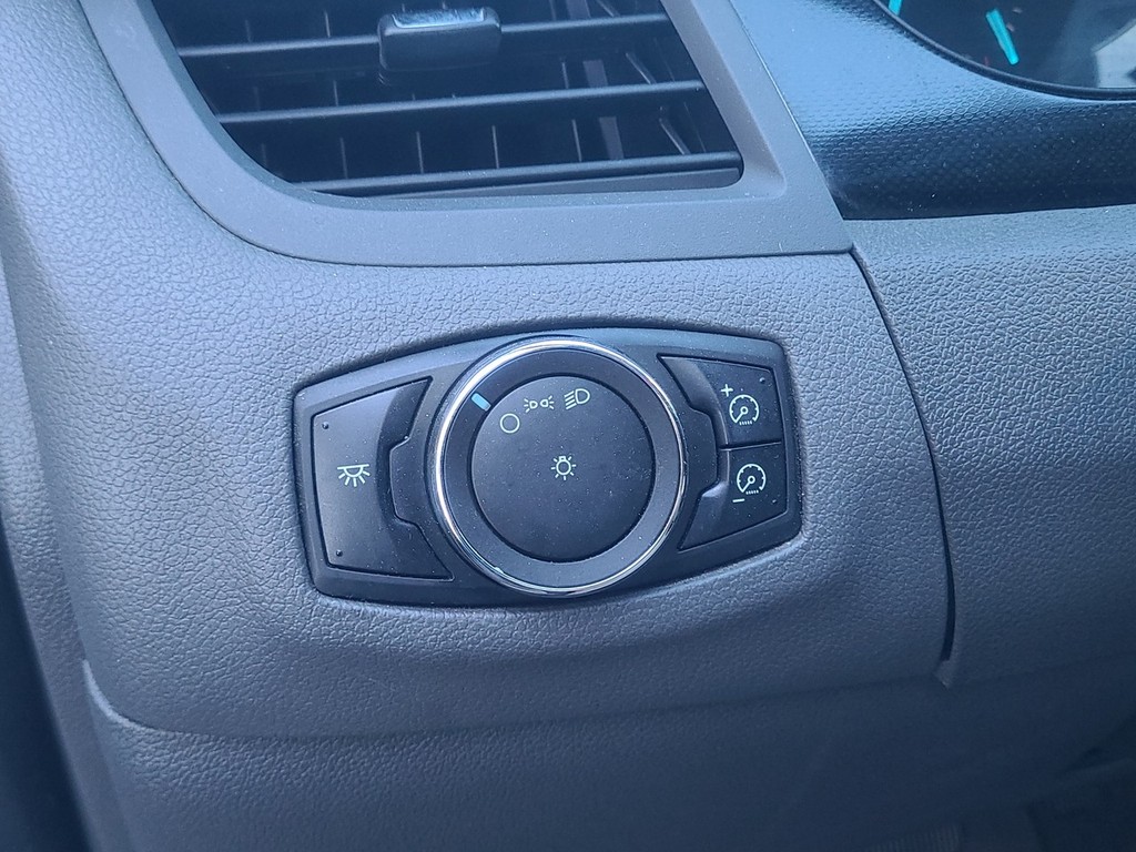 Ford Edge Vehicle Full-screen Gallery Image 19