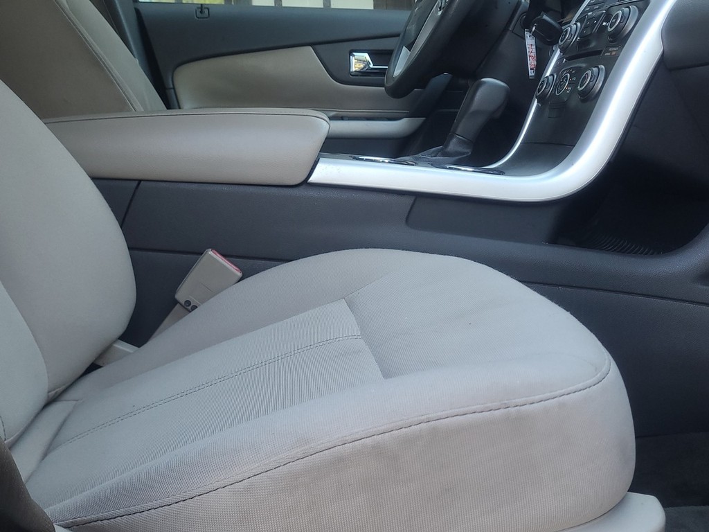 Ford Edge Vehicle Full-screen Gallery Image 20