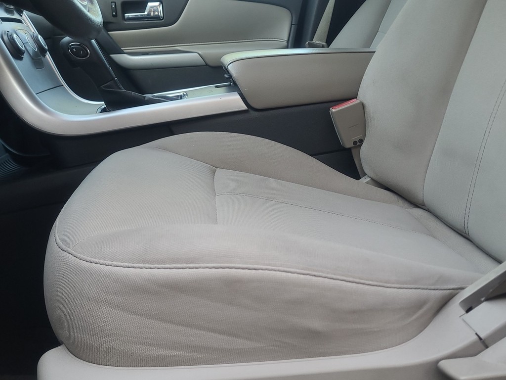 Ford Edge Vehicle Full-screen Gallery Image 21