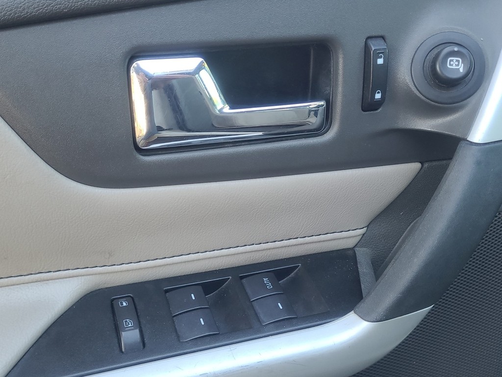 Ford Edge Vehicle Full-screen Gallery Image 23