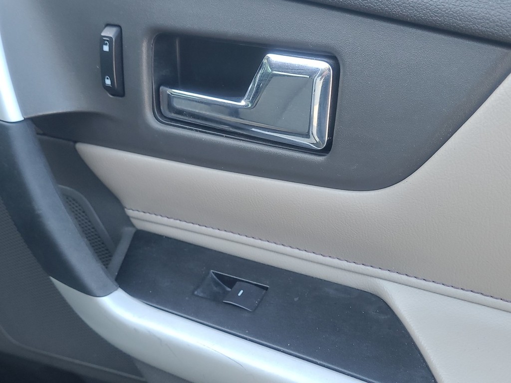 Ford Edge Vehicle Full-screen Gallery Image 24