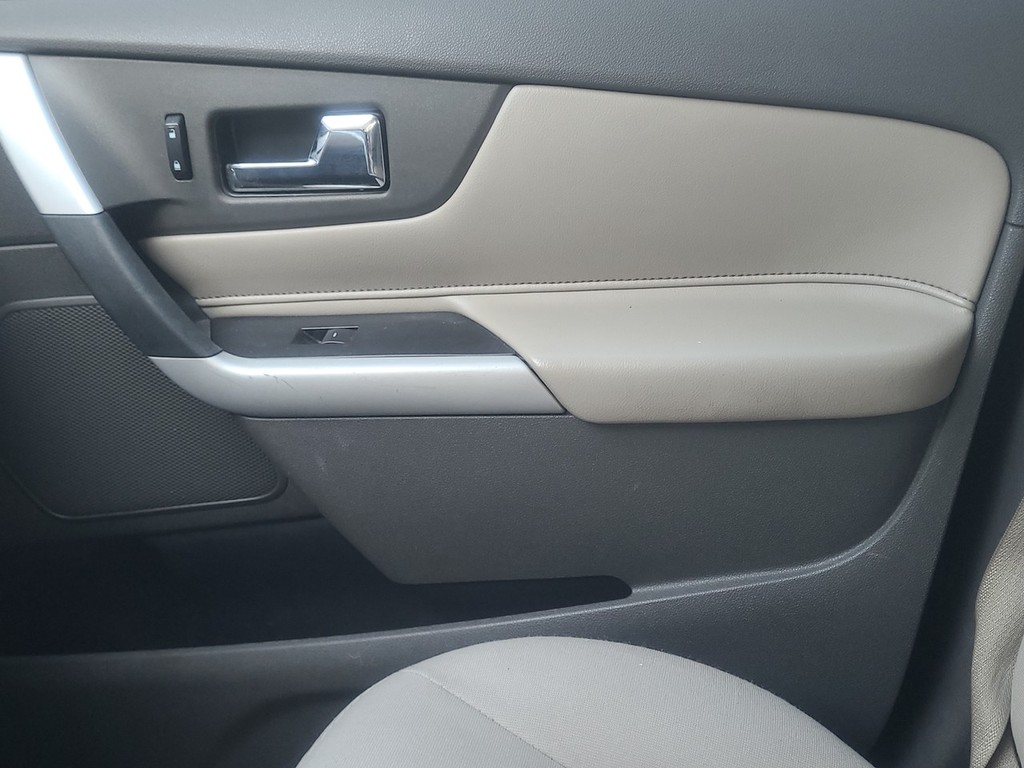 Ford Edge Vehicle Full-screen Gallery Image 30
