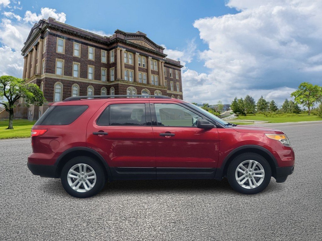Ford Explorer Vehicle Image 2