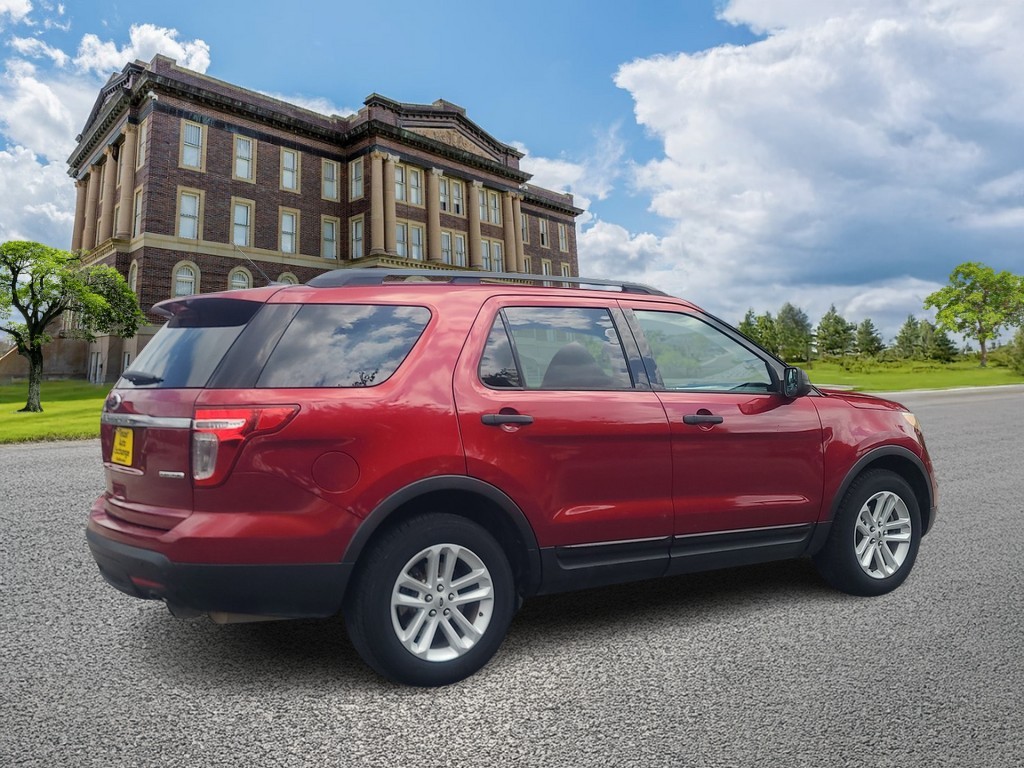 Ford Explorer Vehicle Image 3
