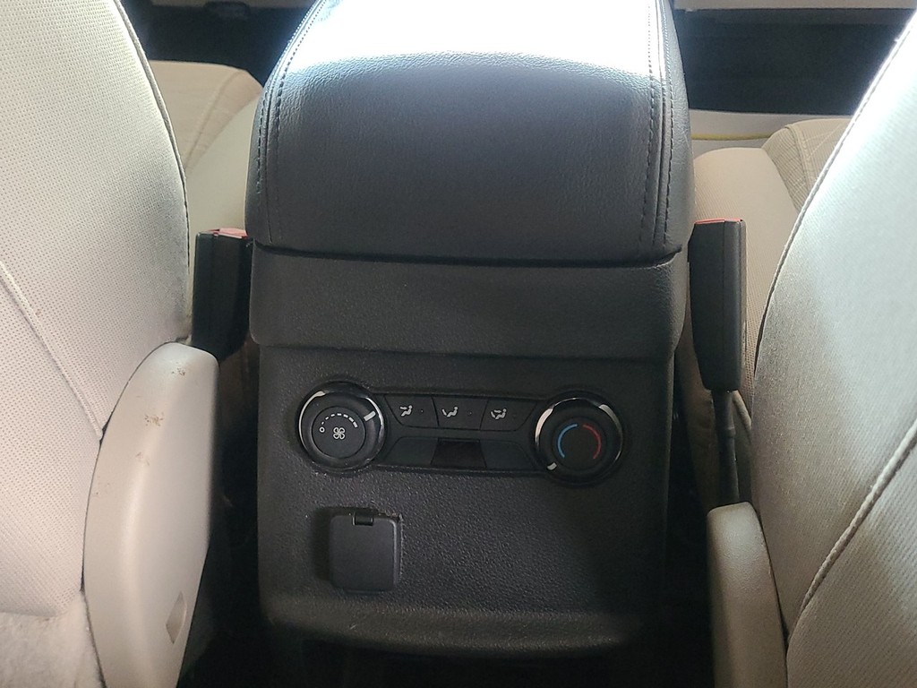 Ford Explorer Vehicle Image 12