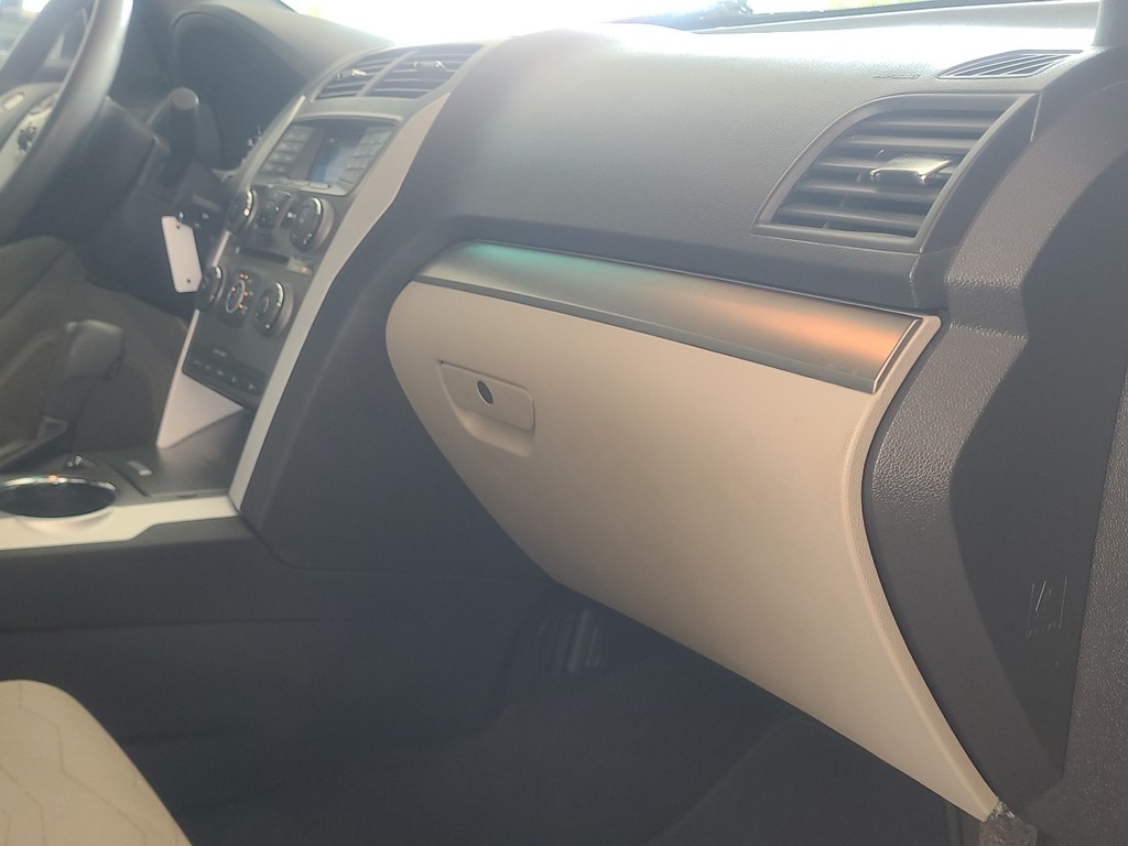 Ford Explorer Vehicle Image 14